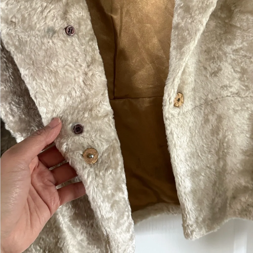 NWT W.D. Platinum Faux Fur Blazer Jacket Cream Beige Rhinestone Buttons Size 12 - Picture 8 of 8